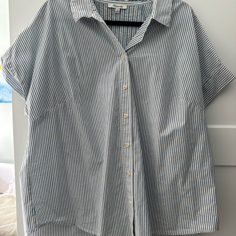 Madewell Courier Pintuck Stripe
Button-Up Shirt (Plus Size) 1X
